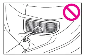 Toyota C-HR. Nettoyage de la bouche d'admission d'air de la batterie